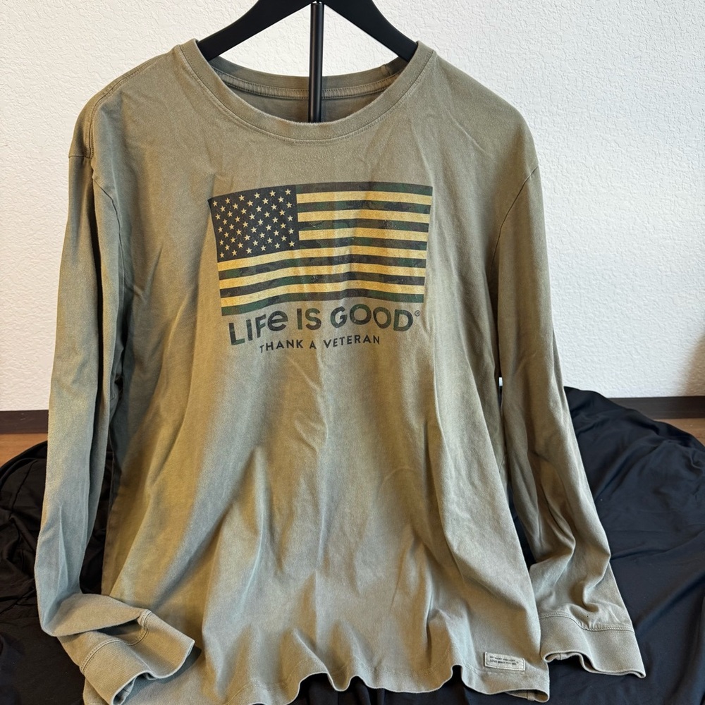 Life Is Good Men’s Thank A Veteran Crusher